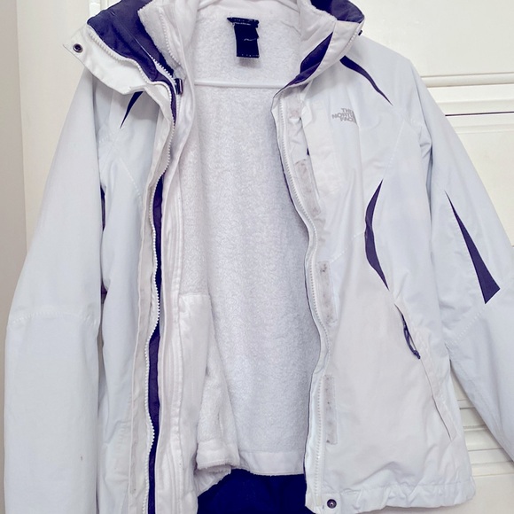 HyVent North Face Women’s rain Jacket - Picture 8 of 9